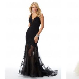 Madeline Gardner fitted dress, never been altered.